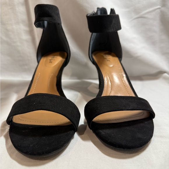 Style & Co. Black and Tan Heels Sleek Minimalist Design - Picture 2 of 8